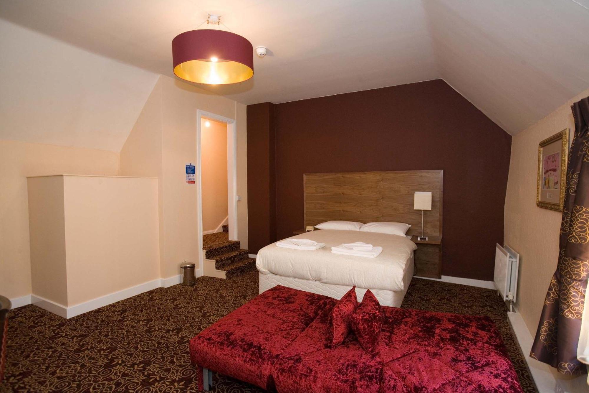 The Three Tuns Hotel Wetherspoon Thirsk Eksteriør billede