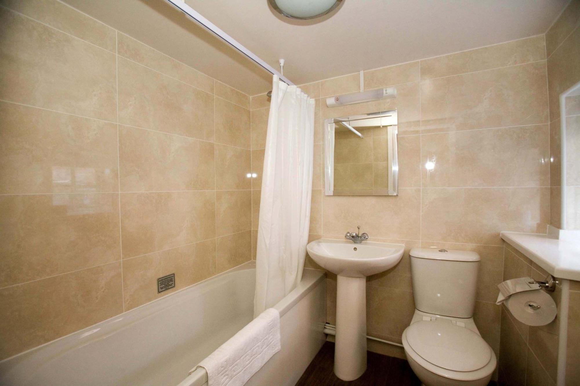 The Three Tuns Hotel Wetherspoon Thirsk Eksteriør billede