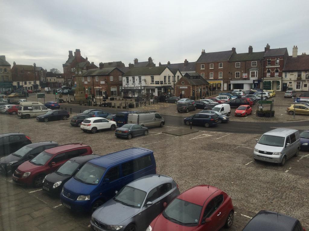 The Three Tuns Hotel Wetherspoon Thirsk Eksteriør billede
