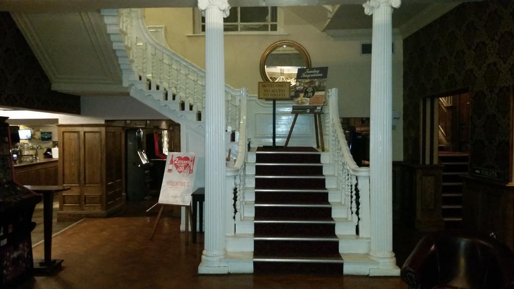 The Three Tuns Hotel Wetherspoon Thirsk Eksteriør billede