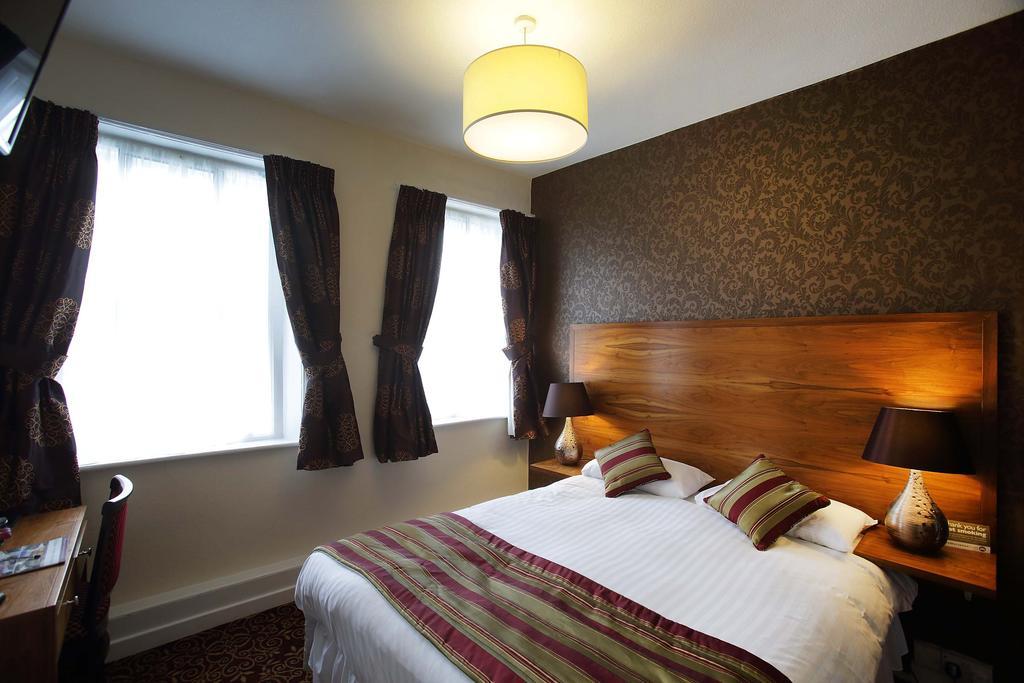 The Three Tuns Hotel Wetherspoon Thirsk Eksteriør billede