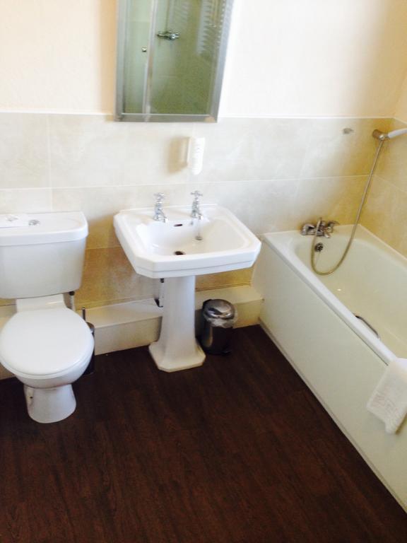 The Three Tuns Hotel Wetherspoon Thirsk Eksteriør billede